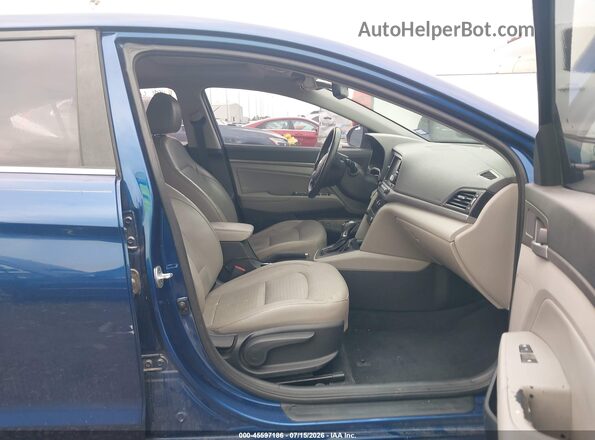 5NPD84LF8HH084732 2017 HYUNDAI ELANTRA Синий Вид салона спереди