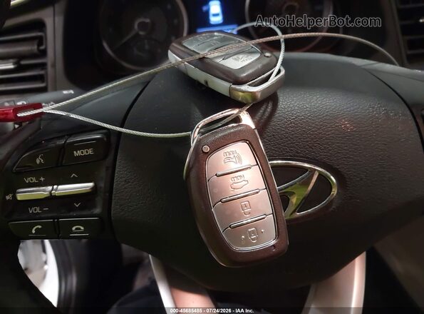 5NPD84LF8LH534968 2020 HYUNDAI ELANTRA Белый Вид панели приборов