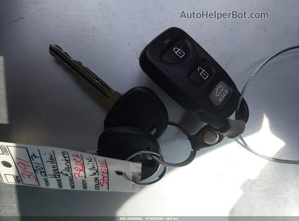 5NPD84LF9HH042408 2017 HYUNDAI ELANTRA White Vista del salpicadero
