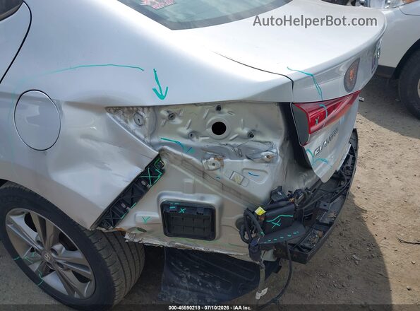 5NPD84LF9HH043445 2017 HYUNDAI ELANTRA Silver Widok z przodu