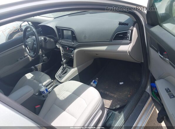 5NPD84LF9HH043445 2017 HYUNDAI ELANTRA Silver Widok wnętrza z przodu