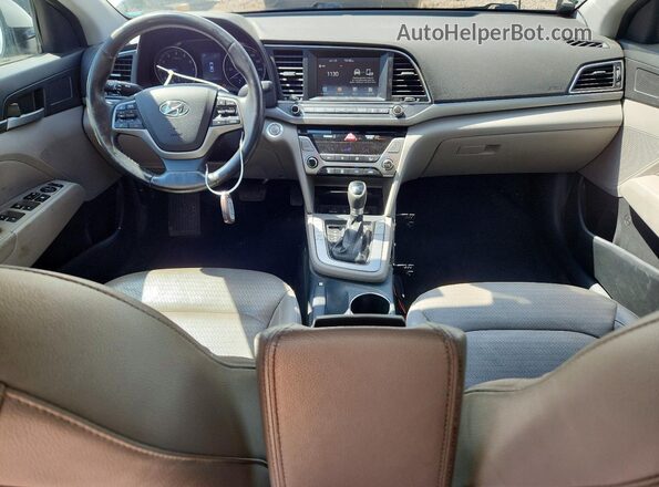 5NPD84LF9HH075442 2017 HYUNDAI ELANTRA Silver Առջևի վահանակի տեսք