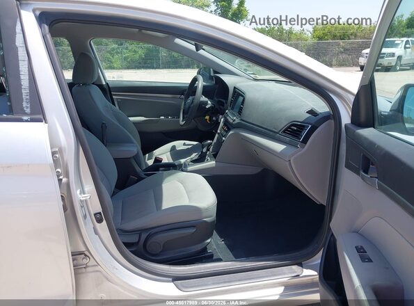 5NPD84LF9HH089308 2017 HYUNDAI ELANTRA Серебряный Вид салона спереди