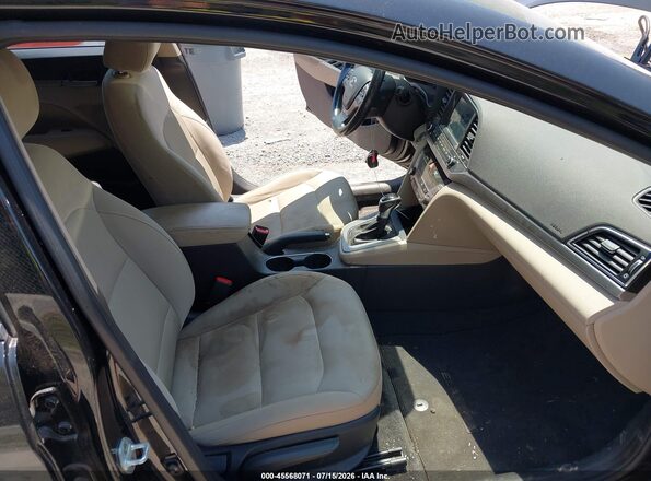 5NPD84LF9HH118886 2017 HYUNDAI ELANTRA Black Widok wnętrza z przodu