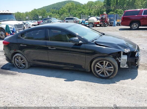 5NPD84LF9HH118886 2017 HYUNDAI ELANTRA Black Widok wnętrza z tyłu