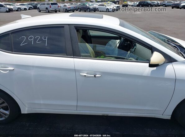5NPD84LF9HH169952 2017 HYUNDAI ELANTRA White Սարքավորումների վահանակի տեսք