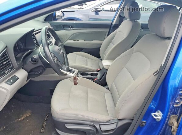 5NPD84LF9JH248415 2018 HYUNDAI ELANTRA Синий Вид салона спереди