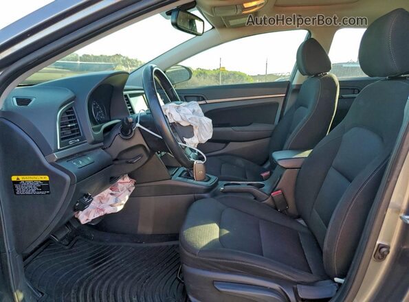 5NPD84LF9JH300111 2018 HYUNDAI ELANTRA Gray Front interior view
