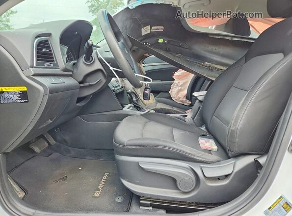 5NPD84LF9JH358574 2018 HYUNDAI ELANTRA White Вид салону спереду