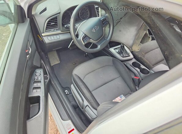 5NPD84LF9JH358574 2018 HYUNDAI ELANTRA White Вид панелі приладів