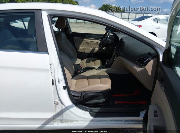 5NPD84LFXHH120520 2017 HYUNDAI ELANTRA White Вид салону спереду