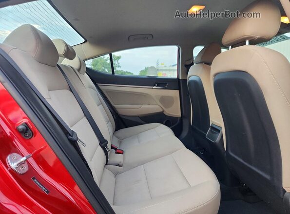 5NPD84LFXHH199543 2017 HYUNDAI ELANTRA Red Widok tylnych siedzeń