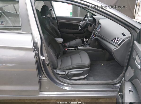 5NPD84LFXJH253347 2018 HYUNDAI ELANTRA Gray Вид салону спереду
