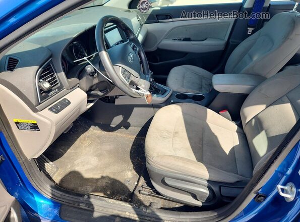 5NPD84LFXJH261058 2018 HYUNDAI ELANTRA Blue წინა სალონის ხედი