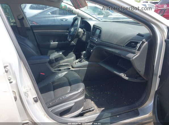5NPD84LFXJH283125 2018 HYUNDAI ELANTRA Silver Вид салону спереду