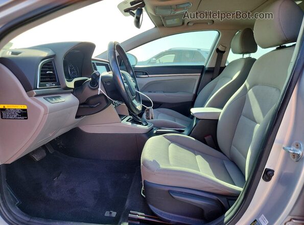 5NPD84LFXJH399053 2018 HYUNDAI ELANTRA Серебряный Вид салона спереди