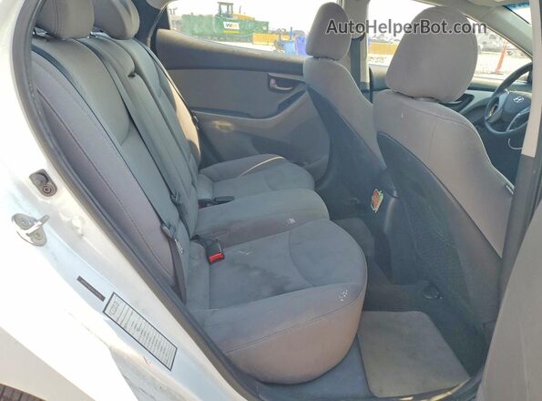 5NPDH4AE0GH700495 2016 HYUNDAI ELANTRA White Widok tylnych siedzeń
