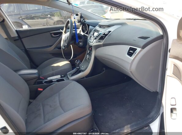 5NPDH4AE0GH721248 2016 HYUNDAI ELANTRA Белый Вид салона спереди
