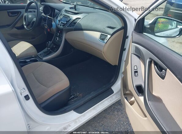 5NPDH4AE1GH656040 2016 HYUNDAI ELANTRA Белый Вид салона спереди