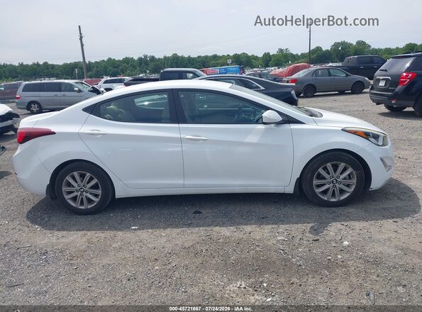 5NPDH4AE1GH656040 2016 HYUNDAI ELANTRA Белый Вид задней части салона