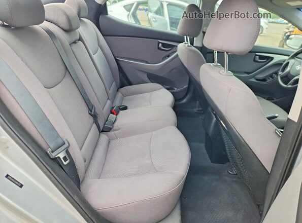 5NPDH4AE1GH661352 2016 HYUNDAI ELANTRA Silver Rear seats view