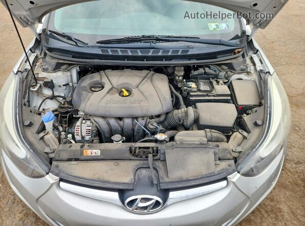 5NPDH4AE1GH661352 2016 HYUNDAI ELANTRA Silver Rear interior view