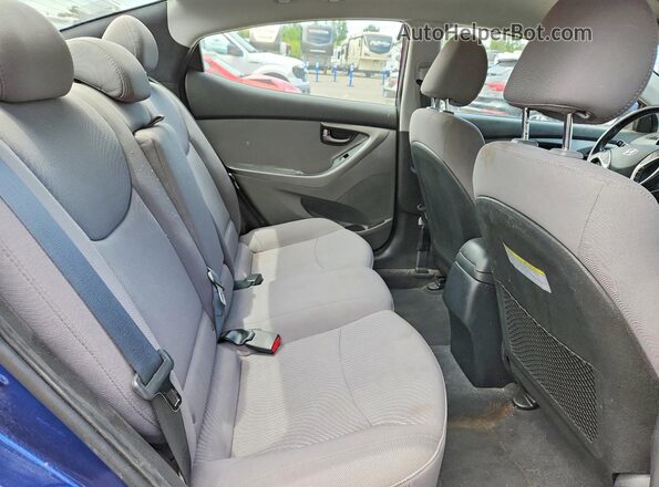 5NPDH4AE1GH736535 2016 HYUNDAI ELANTRA Blue Widok tylnych siedzeń