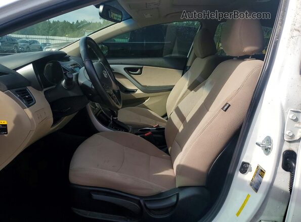 5NPDH4AE1GH769342 2016 HYUNDAI ELANTRA Белый Вид салона спереди