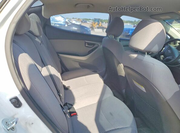 5NPDH4AE2GH686728 2016 HYUNDAI ELANTRA White Widok tylnych siedzeń