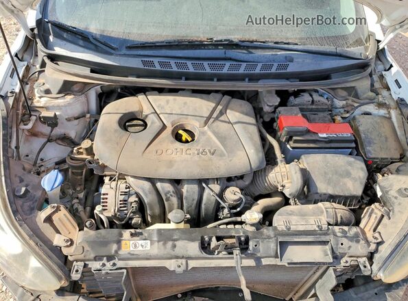 5NPDH4AE2GH686728 2016 HYUNDAI ELANTRA White Widok wnętrza z tyłu