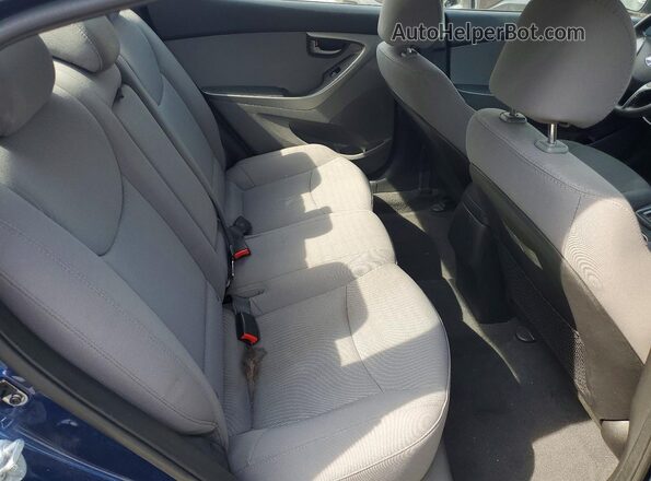 5NPDH4AE2GH748242 2016 HYUNDAI ELANTRA Blue Widok tylnych siedzeń
