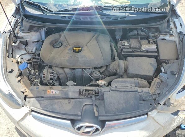 5NPDH4AE2GH796422 2016 HYUNDAI ELANTRA White Սալոնի հետևի տեսք