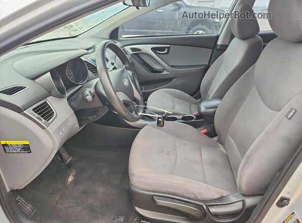 5NPDH4AE3GH750646 2016 HYUNDAI ELANTRA Silver Вид салону спереду