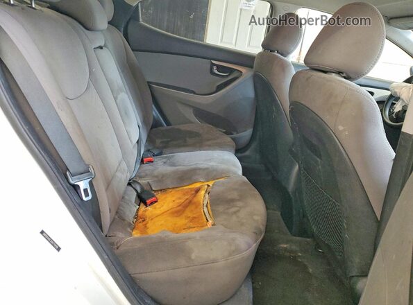 5NPDH4AE3GH774199 2016 HYUNDAI ELANTRA White Հետևի նստատեղերի տեսք
