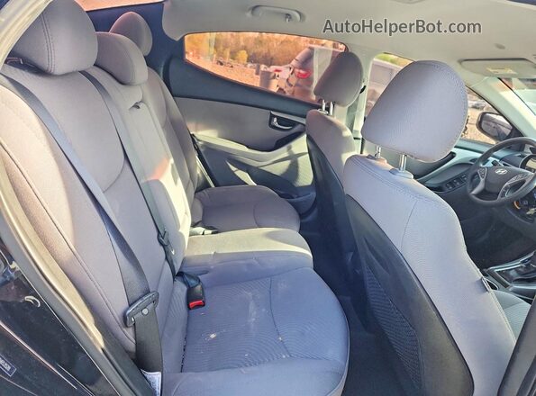 5NPDH4AE5GH653528 2016 HYUNDAI ELANTRA Black Widok tylnych siedzeń