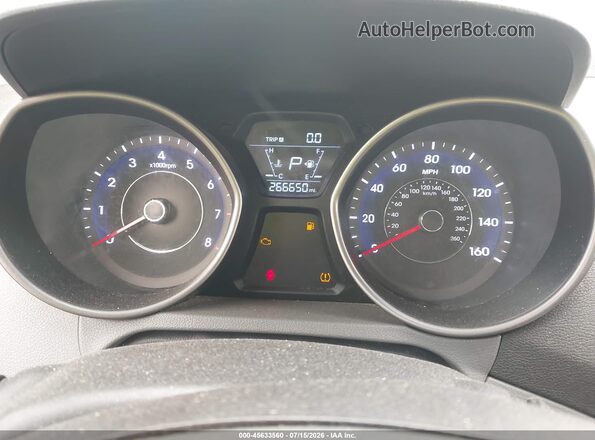 5NPDH4AE5GH772244 2016 HYUNDAI ELANTRA White Widok tylnych siedzeń