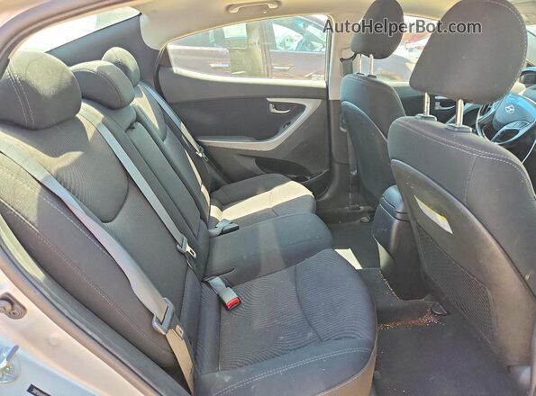 5NPDH4AE7GH750620 2016 HYUNDAI ELANTRA Silver Widok tylnych siedzeń