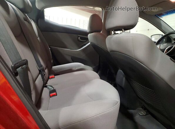 5NPDH4AE8GH665253 2016 HYUNDAI ELANTRA Red Widok tylnych siedzeń