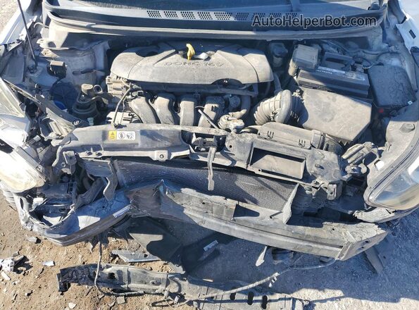 5NPDH4AE8GH695563 2016 HYUNDAI ELANTRA White Widok wnętrza z tyłu