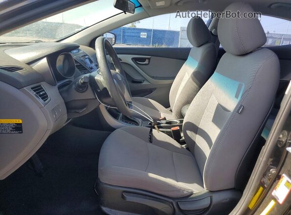 5NPDH4AE8GH747466 2016 HYUNDAI ELANTRA Черный Вид салона спереди