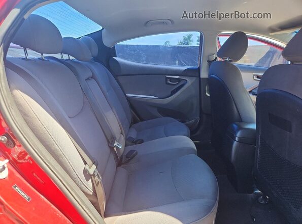 5NPDH4AE8GH756412 2016 HYUNDAI ELANTRA Red Widok tylnych siedzeń