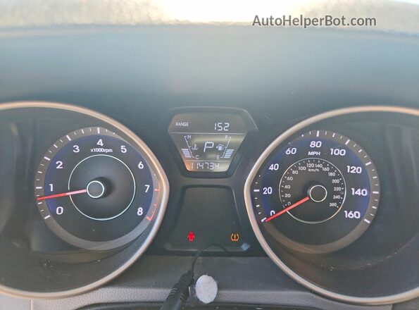 5NPDH4AE8GH756412 2016 HYUNDAI ELANTRA Red Widok zestawu wskaźników