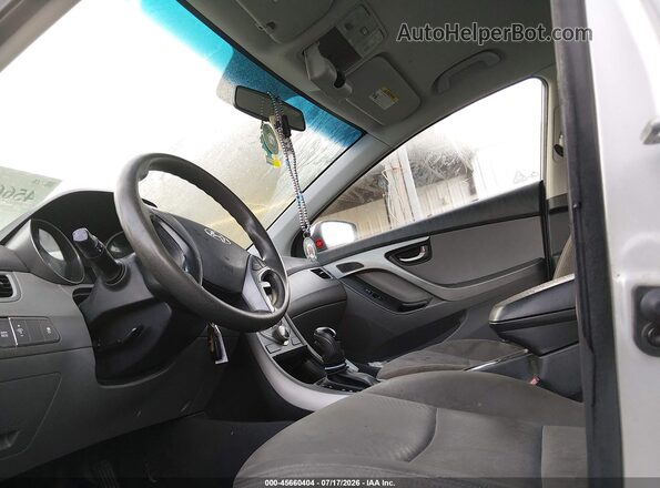 5NPDH4AE8GH795226 2016 HYUNDAI ELANTRA Серый Вид салона спереди