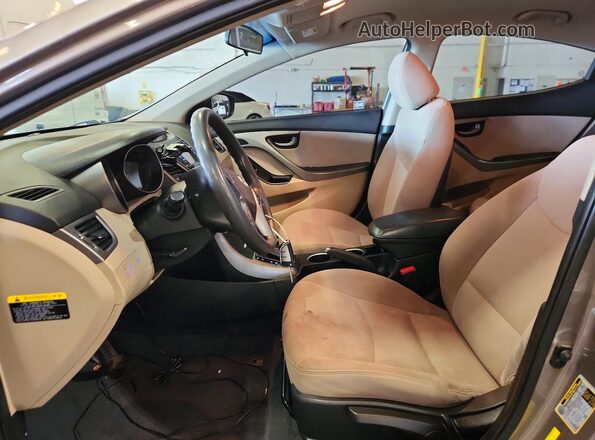 5NPDH4AEXGH722407 2016 HYUNDAI ELANTRA Желто-коричневый Вид салона спереди