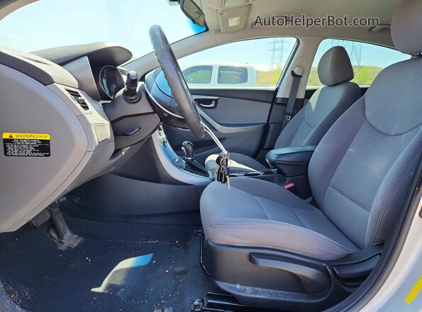 5NPDH4AEXGH749798 2016 HYUNDAI ELANTRA Silver წინა სალონის ხედი