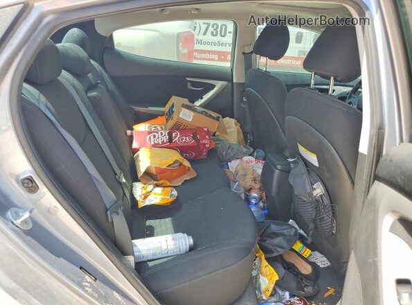 5NPDH4AEXGH765967 2016 HYUNDAI ELANTRA Silver Vista de los asientos traseros