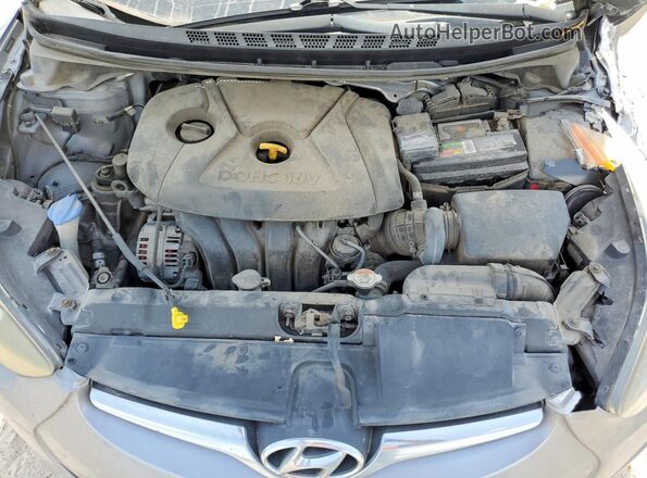 5NPDH4AEXGH765967 2016 HYUNDAI ELANTRA Silver Vista interior trasera