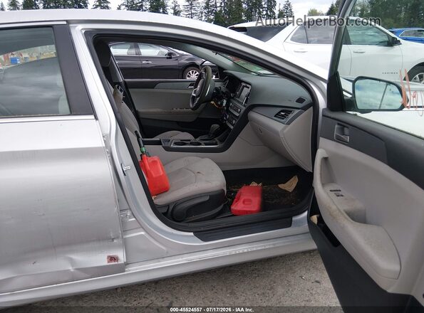 5NPE24AA0JH715959 2018 HYUNDAI SONATA Silver Вид салону спереду