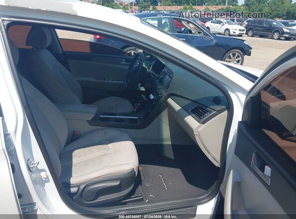 5NPE24AF0HH514097 2017 HYUNDAI SONATA White Front interior view