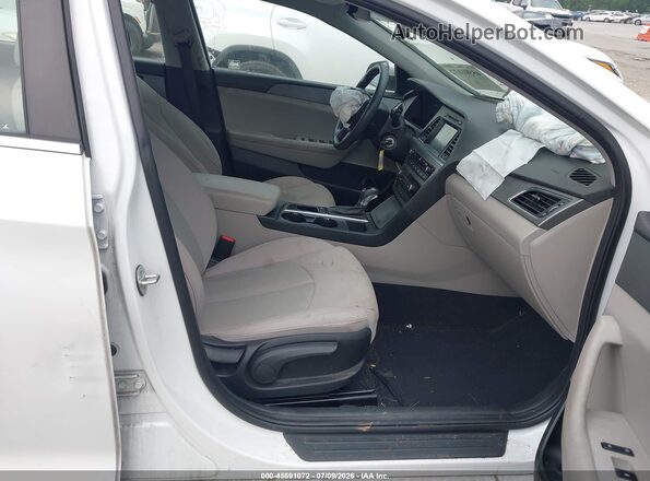 5NPE24AF0HH553773 2017 HYUNDAI SONATA White წინა სალონის ხედი